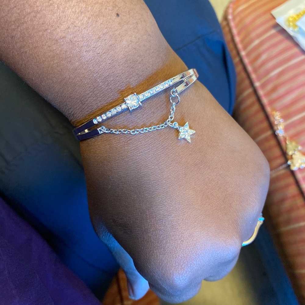 Bracelets - Picture 9 of 10